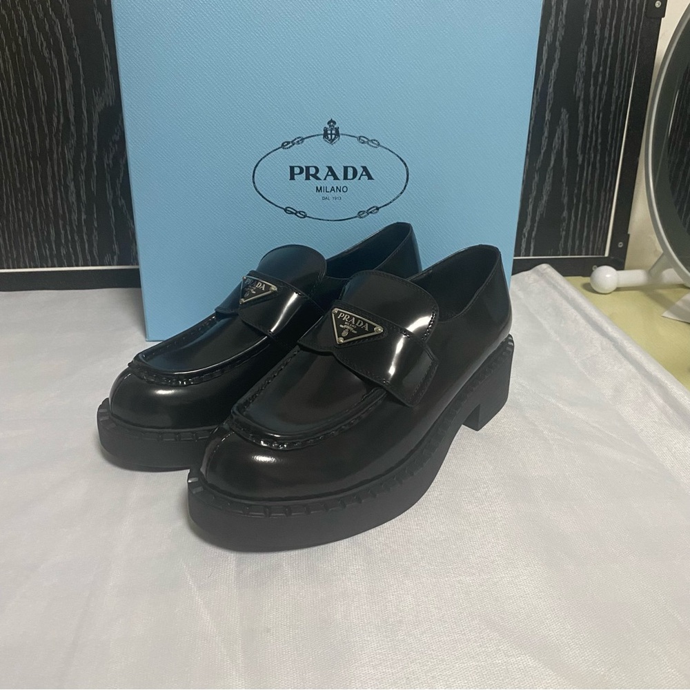 Women's Prada white lettering loafer🍇💥💥